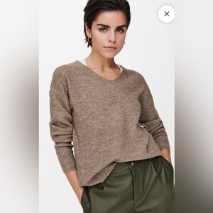 NWT ONLY Camilla V-Neck L/S Pullover KNT Noos Caribou /Melange Size S